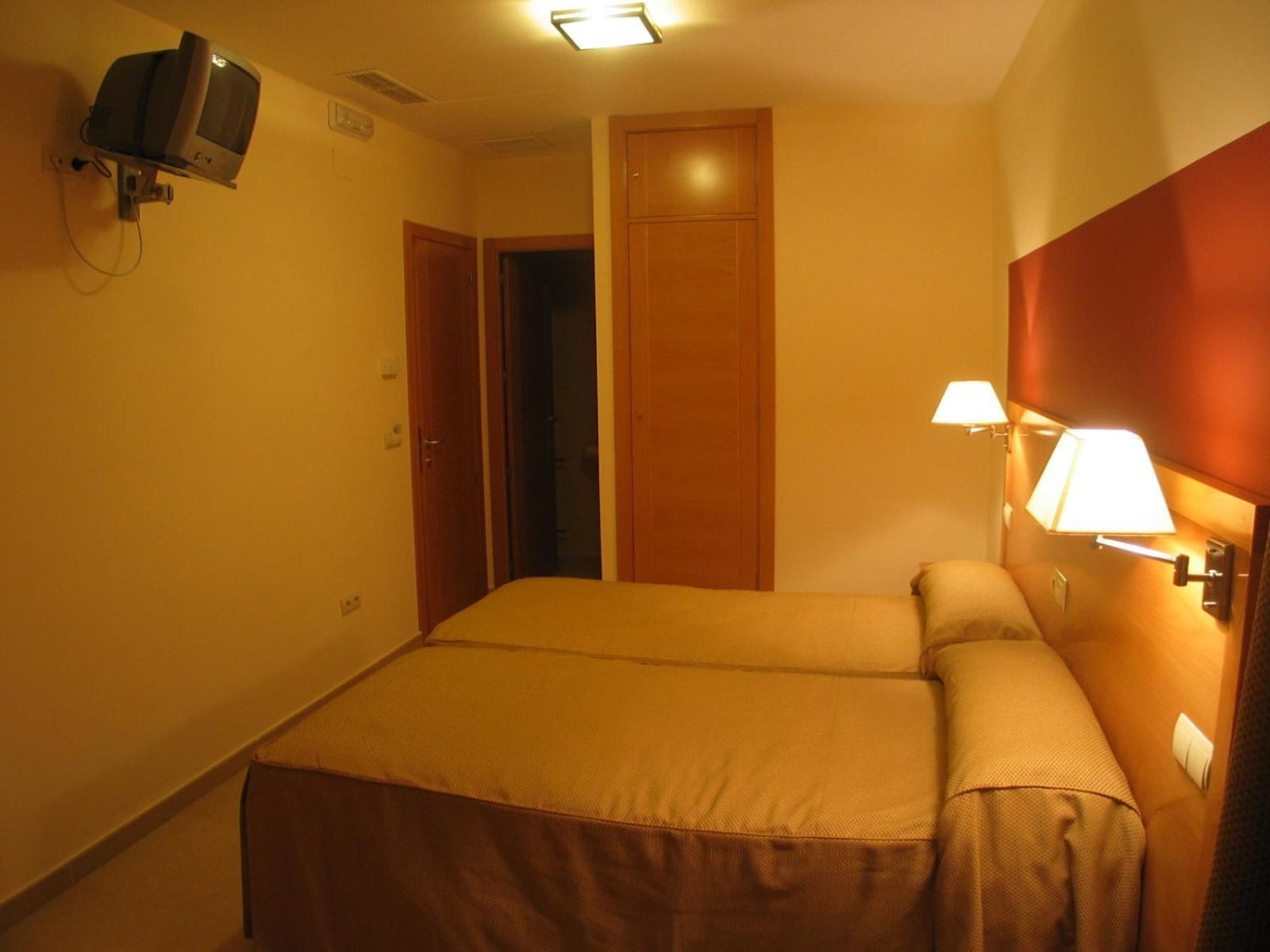 Hostal Ciudad De Caparra Carcaboso Стая снимка