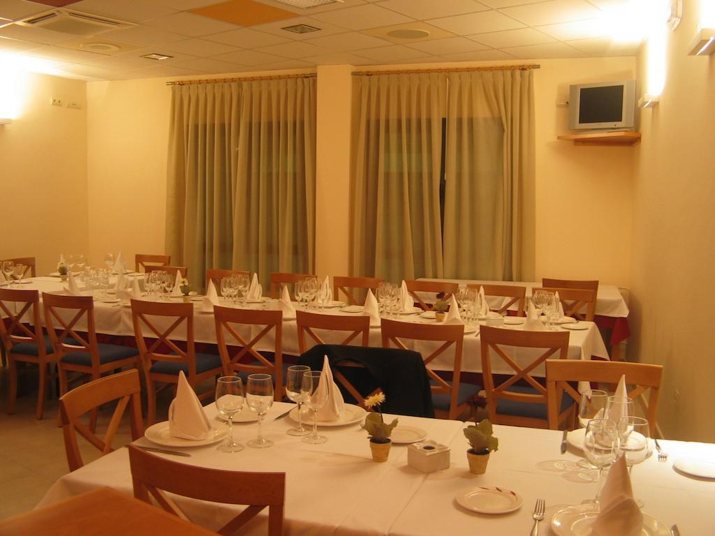 Hostal Ciudad De Caparra Carcaboso Екстериор снимка