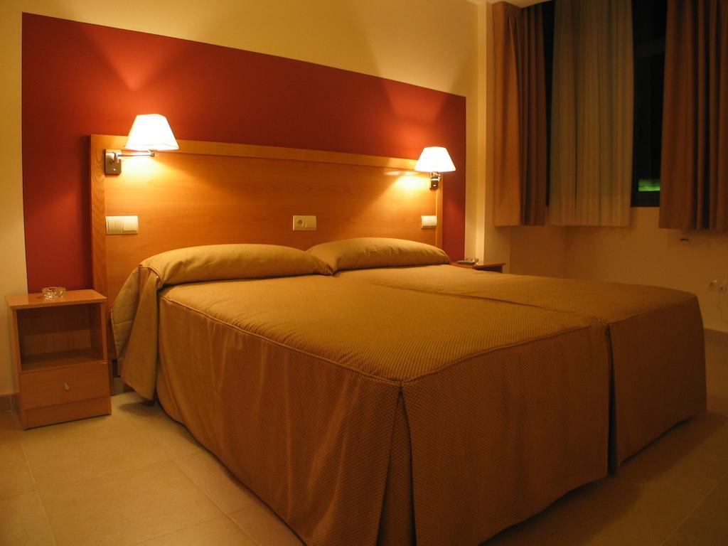 Hostal Ciudad De Caparra Carcaboso Стая снимка