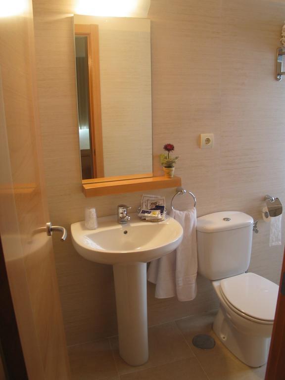 Hostal Ciudad De Caparra Carcaboso Стая снимка