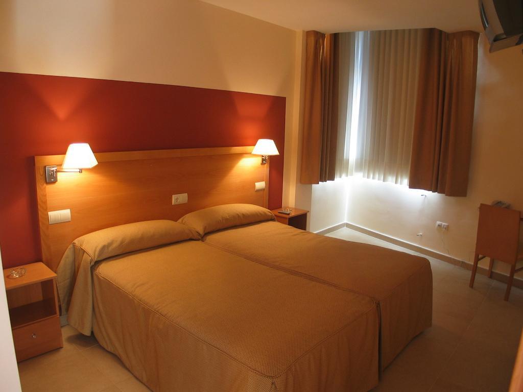 Hostal Ciudad De Caparra Carcaboso Екстериор снимка